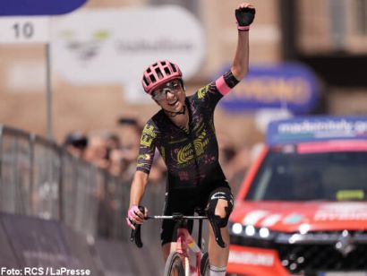 Giro de Italia Femenino: Clara Emond gana en Urbino, Elisa Longo Borghini sigue líder