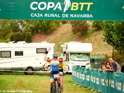 Miguel Ramírez de Arellano y Estibaliz Sagardoy destacan en la última prueba de la Copa BTT Caja Rural de Navarra