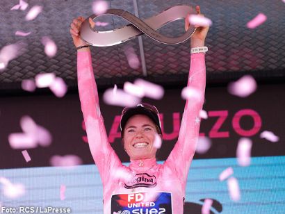 Demi Vollering conquista el Giro de Italia Femenino tras una �ltima etapa de alto voltaje en Saluzzo