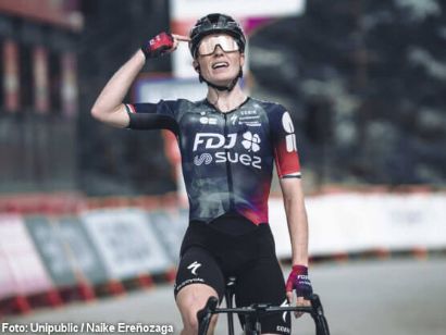 Demi Vollering se impone en las Lagunas de Neila y se coloca líder de La Vuelta Femenina