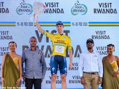 Tour de Ruanda: Ethan Vernon logra doblete y refuerza su liderato