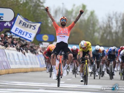 A Trav�s de Flandes: Ganna: "Van Aert hizo un gran trabajo y fue muy dif�cil alcanzarlo"