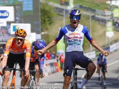 Giulio Pellizzari gana en Martell y asalta el liderato del Tour de los Alpes