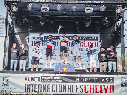 Luca Schwarzbauer y Anne Terpstra se imponen en los Internacionales Chelva XCO