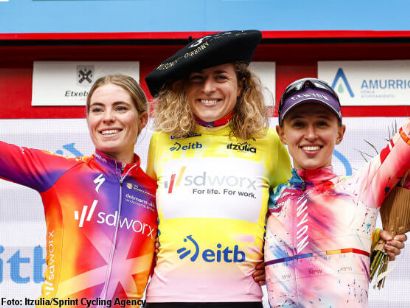 Marlen Reusser se adjudica la Itzulia Women ganando la última etapa