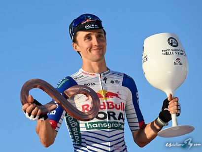 Jai Hindley celebra su regreso al podio del Giro: "Es algo realmente especial"