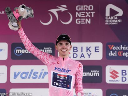 Jasper Schoofs gana en Villa d'Agri desde la fuga y se viste de rosa en el Giro Next Gen