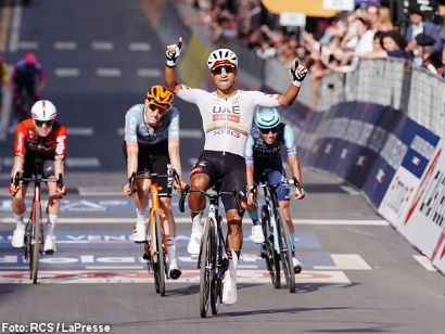 Jhonatan Narv�ez gana en Cosenza y Giulio Ciccone se viste de rosa en el Giro de Italia