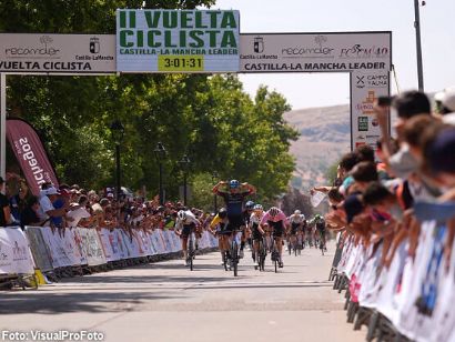 Cadena se impone en Herencia y Benareau conserva el liderato de la Vuelta a Castilla-La Mancha