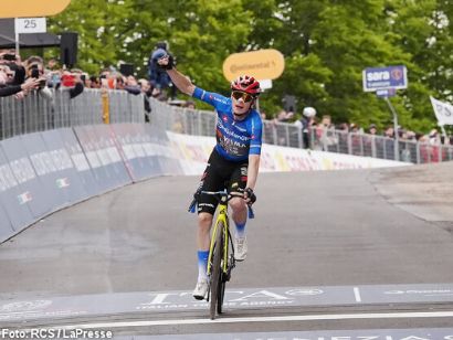 Giro de Italia: Jonas Vingegaard vuelve a golpear en Corno alle Scale y mete presi�n a Afonso Eul�lio
