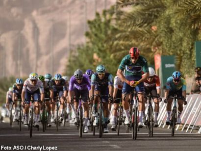 Jonathan Milan repite victoria y afianza su liderato en el AlUla Tour