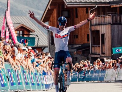 Tour del Porvenir: Joseph Blackmore es líder ganando en La Rosière, Pablo Torres tercero