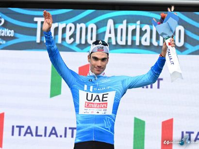 Tirreno-Adriático: Juan Ayuso bate a Filippo Ganna en la contrarreloj inaugural