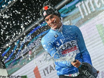 Tirreno-Adriático: Juan Ayuso: "Tuve que frenar para evitar la caída"