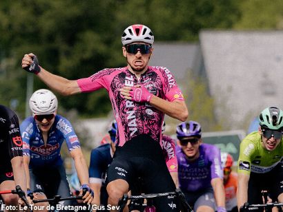 Killian Th�ot gana al sprint en La Bou�xi�re y Aubin Sparfel mantiene el liderato del Tour de Breta�a