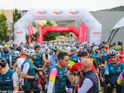 Miguel Indurain vuelve a rodar en casa junto a 1.500 cicloturistas en la 34 edicin de La Indurain