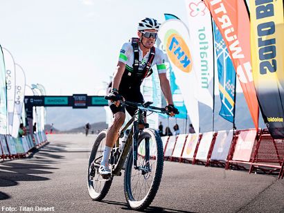 Luis León Sánchez brilla en la Titan Desert Almería y se viste de líder