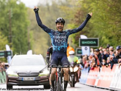Tour de Bretaña: Mads Ostergaard Kristensen hace buena la escapada, Simon Pellaud líder