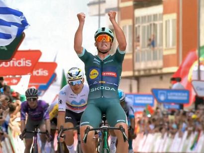 Vuelta a Espaa: Mads Pedersen impone su ley desde la escapada en Monforte de Lemos