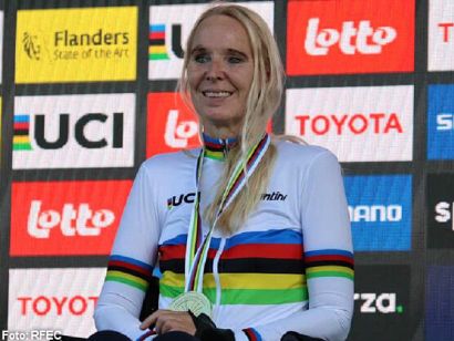 Manuela Vos revalida el título mundial y Sergio Garrote se cuelga la plata en el arranque del Mundial de Ciclismo Paralímpico