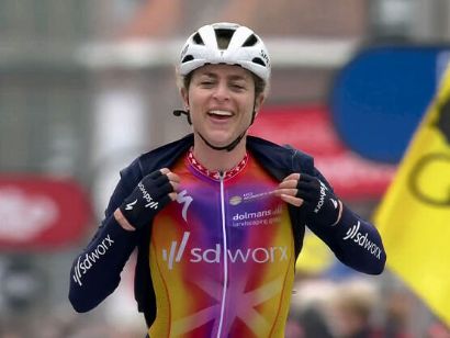Marlen Reusser gana en solitario en la Gante-Wevelgem Femenina