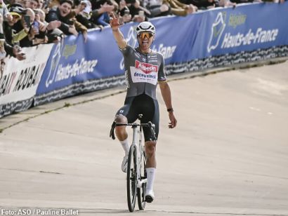 París-Roubaix: Mathieu van der Poel: "Ha sido una lástima el error de Pogacar"