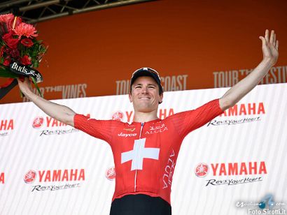 Mauro Schmid conquista en solitario la Cadel Evans Great Ocean Road Race