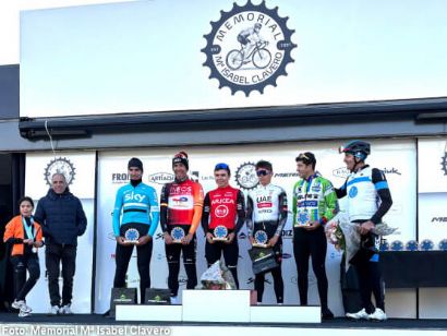 Carlos Verona cede el testigo a Ral Garca Pierna en el Memorial M Isabel Clavero