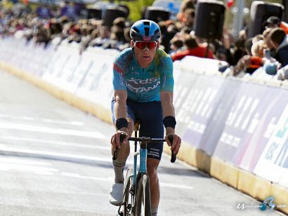 Mike Teunissen renueva con el XDS Astana Team hasta finales de 2028