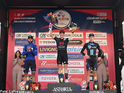Arvid de Kleijn bate a Fernando Gaviria en la 104 Milán-Turín
