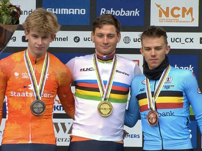 Mathieu van der Poel conquista su octavo t�tulo mundial de ciclocross en el barro de Hulst
