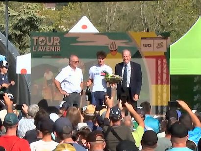Tour del Porvenir: Noah Hobbs impone su velocidad en Saint-Galmier, Paul Seixas sigue líder