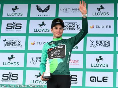 Olav Kooij repite victoria bajo la lluvia de Stowmarket y afianza su liderato en el Tour de Gran Bretaña