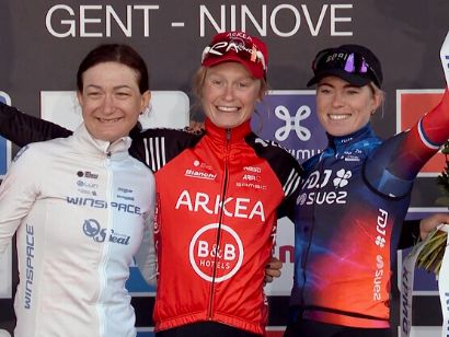 Lotte Claes se apunta la Omloop Nieuwsblad por delante de Aurela Nerlo y Demi Vollering