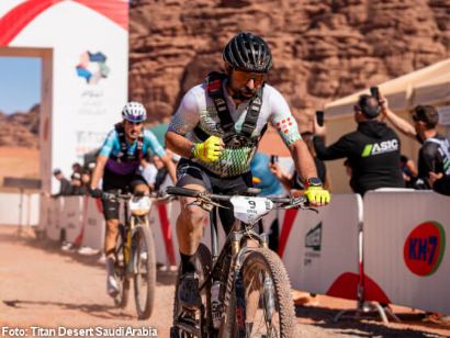 Oriol Colomé y Tessa Kortekaas primeros líderes en la Titan Desert Saudi Arabia