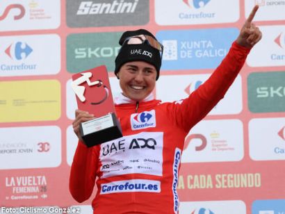 La Vuelta Femenina: Paula Blasi: "En la parte final, tiraba con la cabeza m�s que con las piernas"