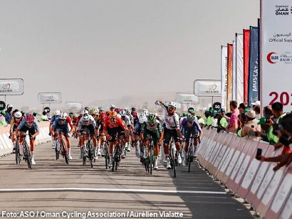 Sebasti�n Molano inaugura el Tour de Om�n con un triunfo al esprint en Bimmah Sink Hole