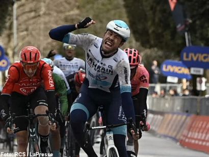 Tirreno-Adriático: Phil Bauhaus se impone en la tercera etapa, Juan Ayuso sigue líder