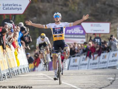 Volta a Catalunya: La frustración del pelotón ante los gigantes Roglic y Evenepoel