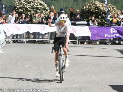 Romain Bardet y Sof�a G�mez ganan la Castell�n Gravel Race Orbea