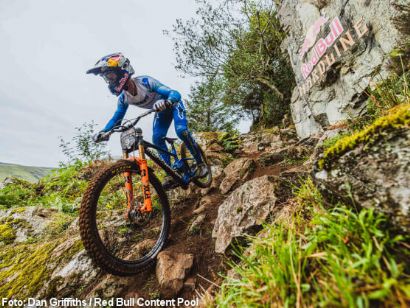 Hemstreet y Dunne dominan en Les Gets para lograr la victoria en la Copa del Mundo de descenso