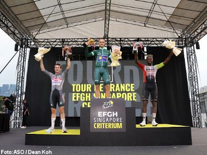 Jonathan Milan brilla en Singapur y conquista el Tour de France EFGH Singapore Criterium 2025
