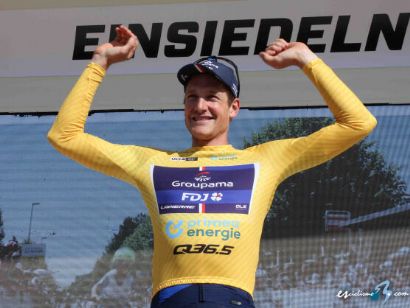 Stefan Küng gana la crono y lidera el Tour de Suiza