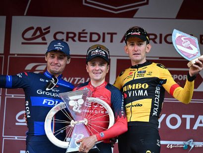 Thomas Pidcock se adjudica en solitario la Strade Bianche