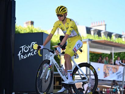 Tadej Pogacar, en su cuarto Tour de Francia, marca distancias de otra época
