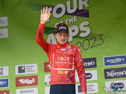 Tao Geoghegan Hart, primer líder del Tour de los Alpes