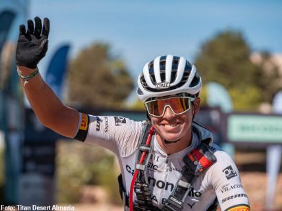 Tessa Kortekaas busca la triple corona en la NEOM Titan Desert Saudi Arabia