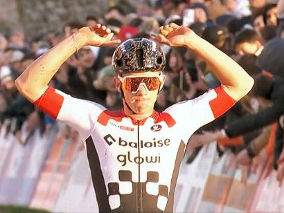 Thibau Nys repite victoria en Flamanville y consolida su liderato en la Copa del Mundo de Ciclocross