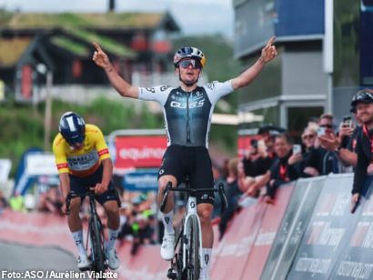Tom Pidcock gana en Mlselv y aprieta la general de la Arctic Race de Noruega