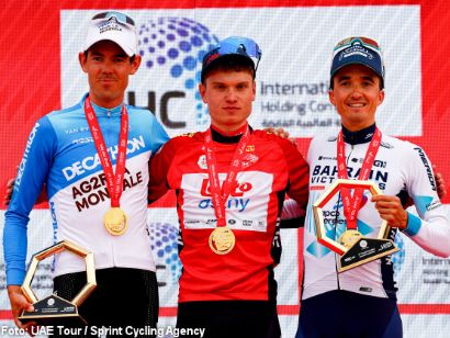 Lennert van Eetvelt se adjudica el UAE Tour ganando en Jebel Hafeet. Pello Bilbao sube al podio